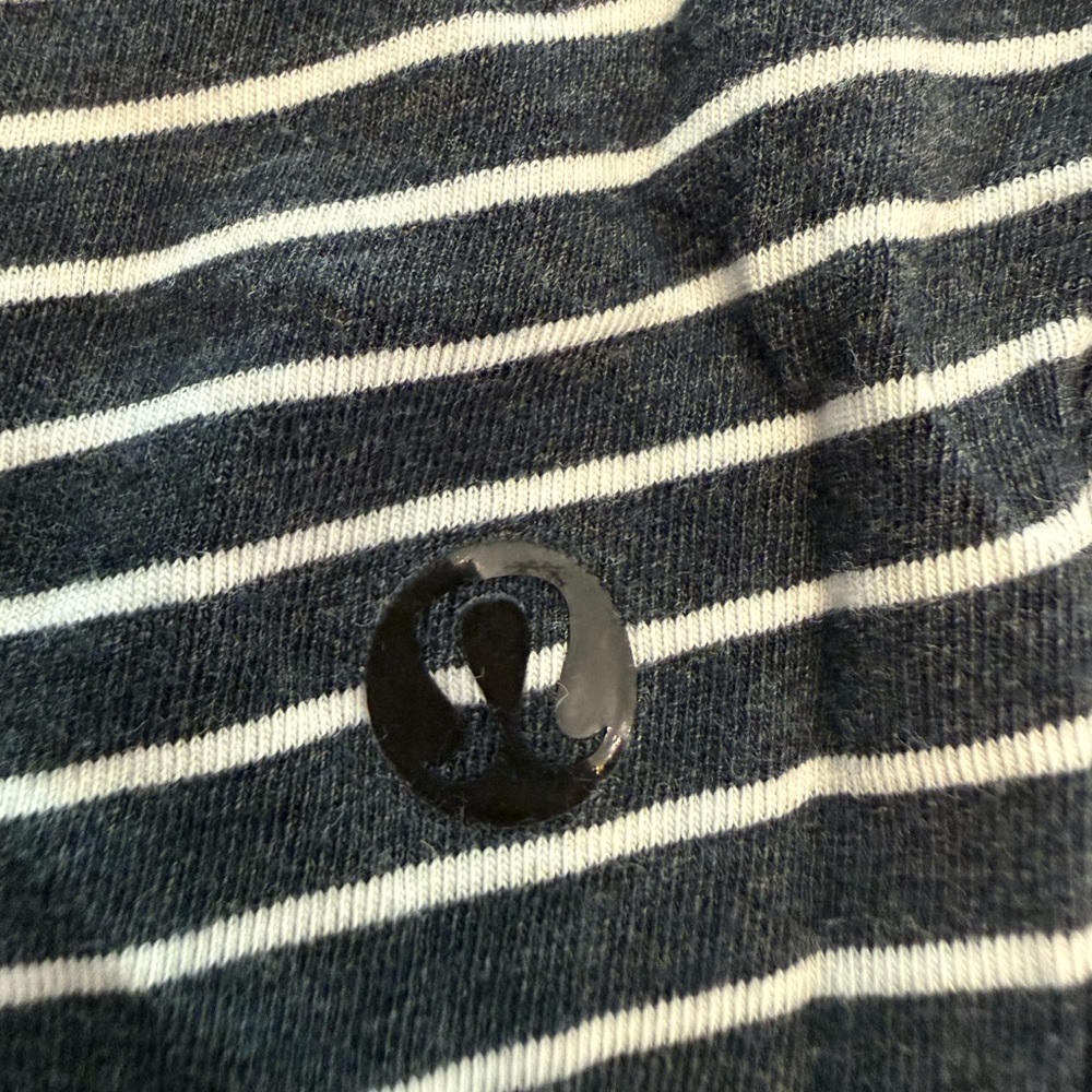 Black and white striped Lululemon tank with pocket - Picture 2 of 4